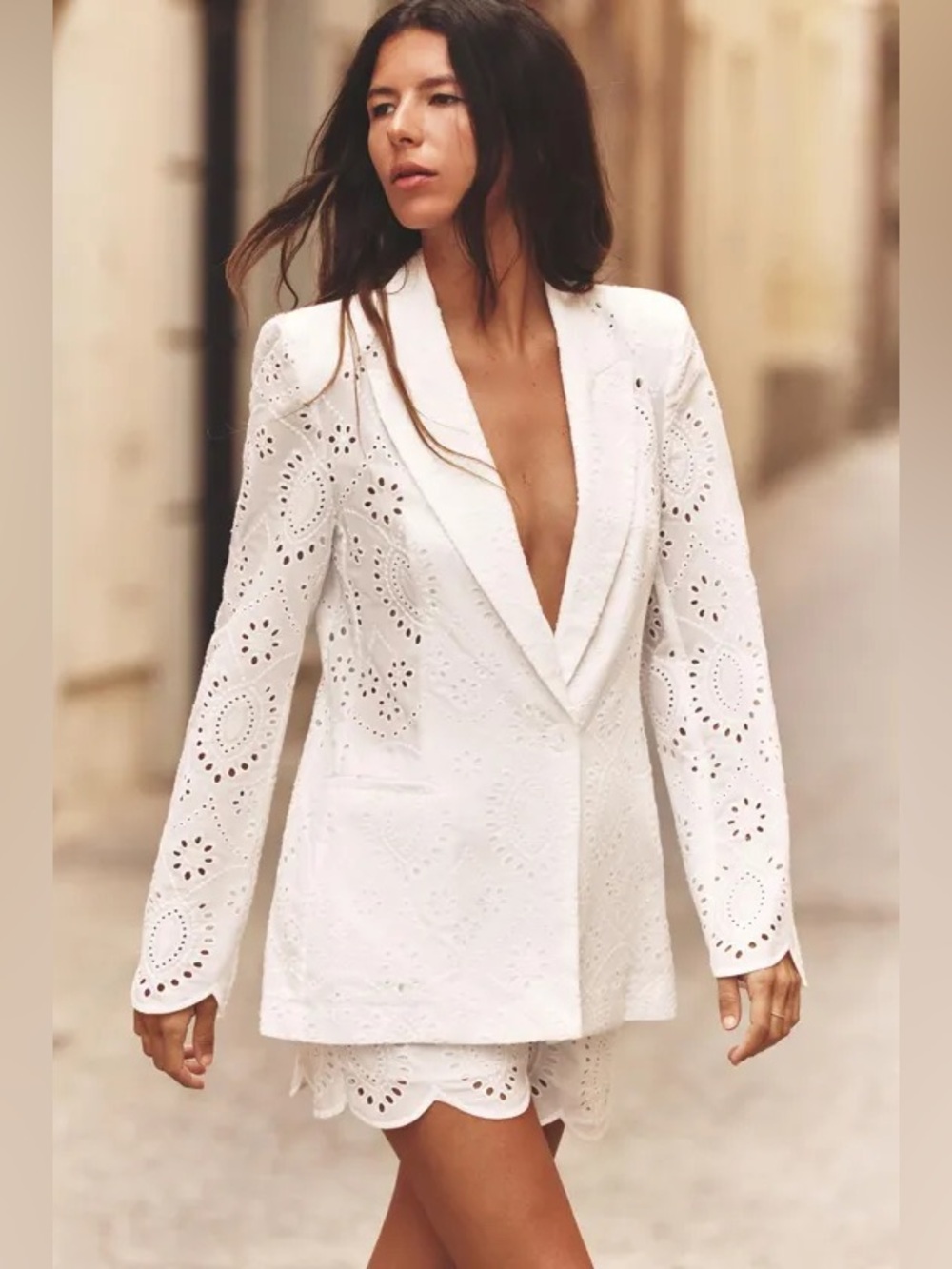 NWT. Zara Oyster White Cotton Openwork Embroidery Blazer. Size XS.